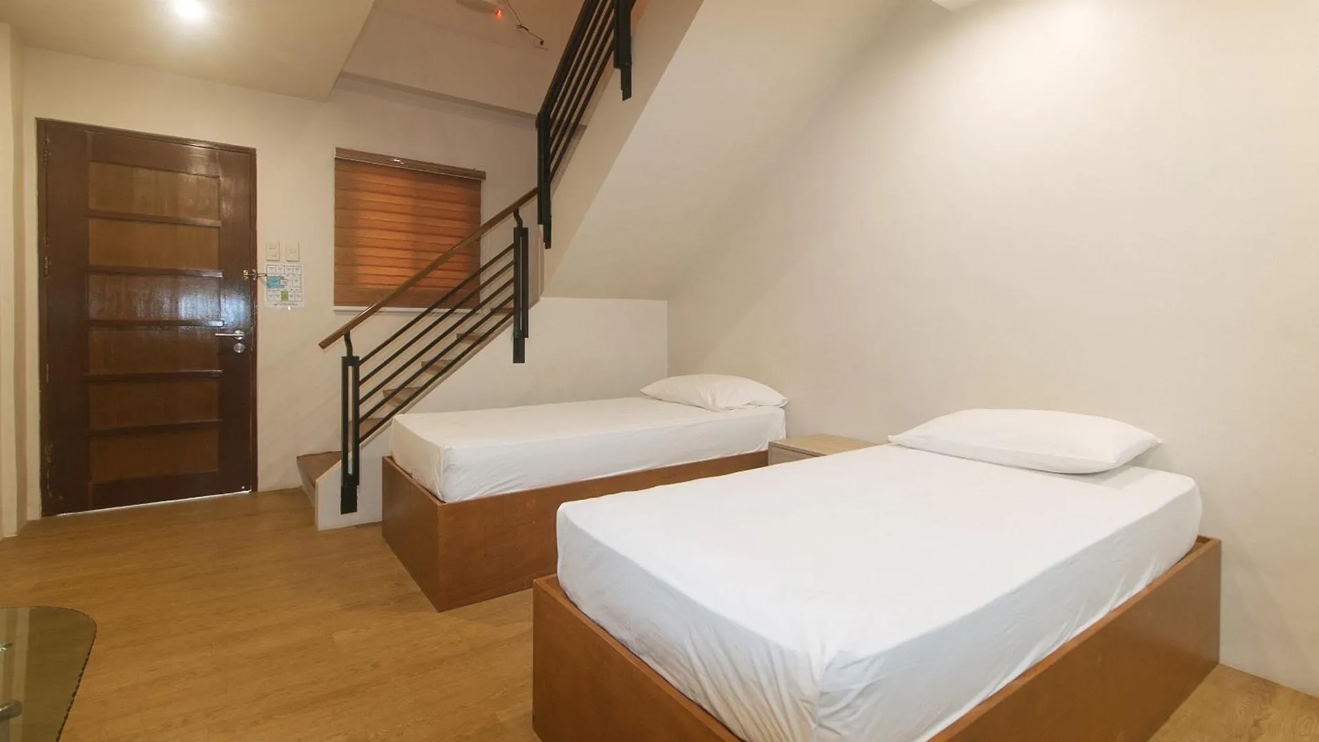 Elyseah Condotel Angeles 2*,  Filippinerna