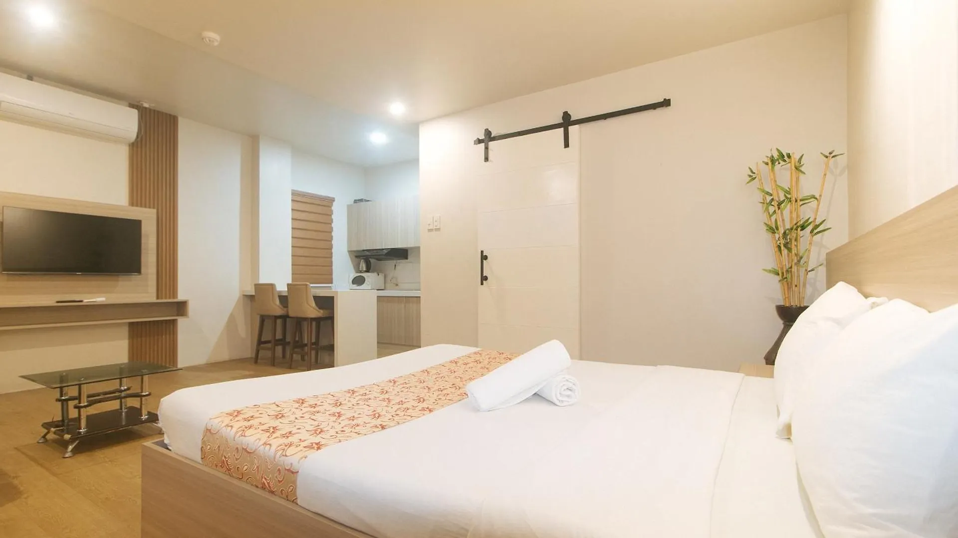 Hotell Elyseah Condotel Angeles