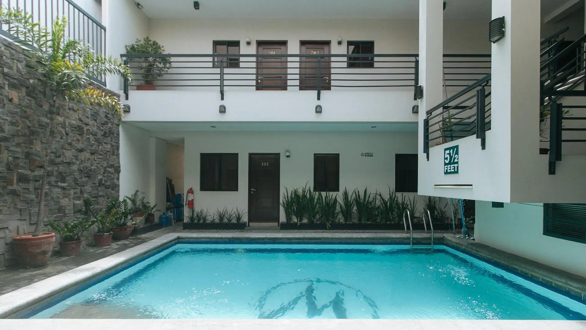 Elyseah Condotel Angeles 2*,