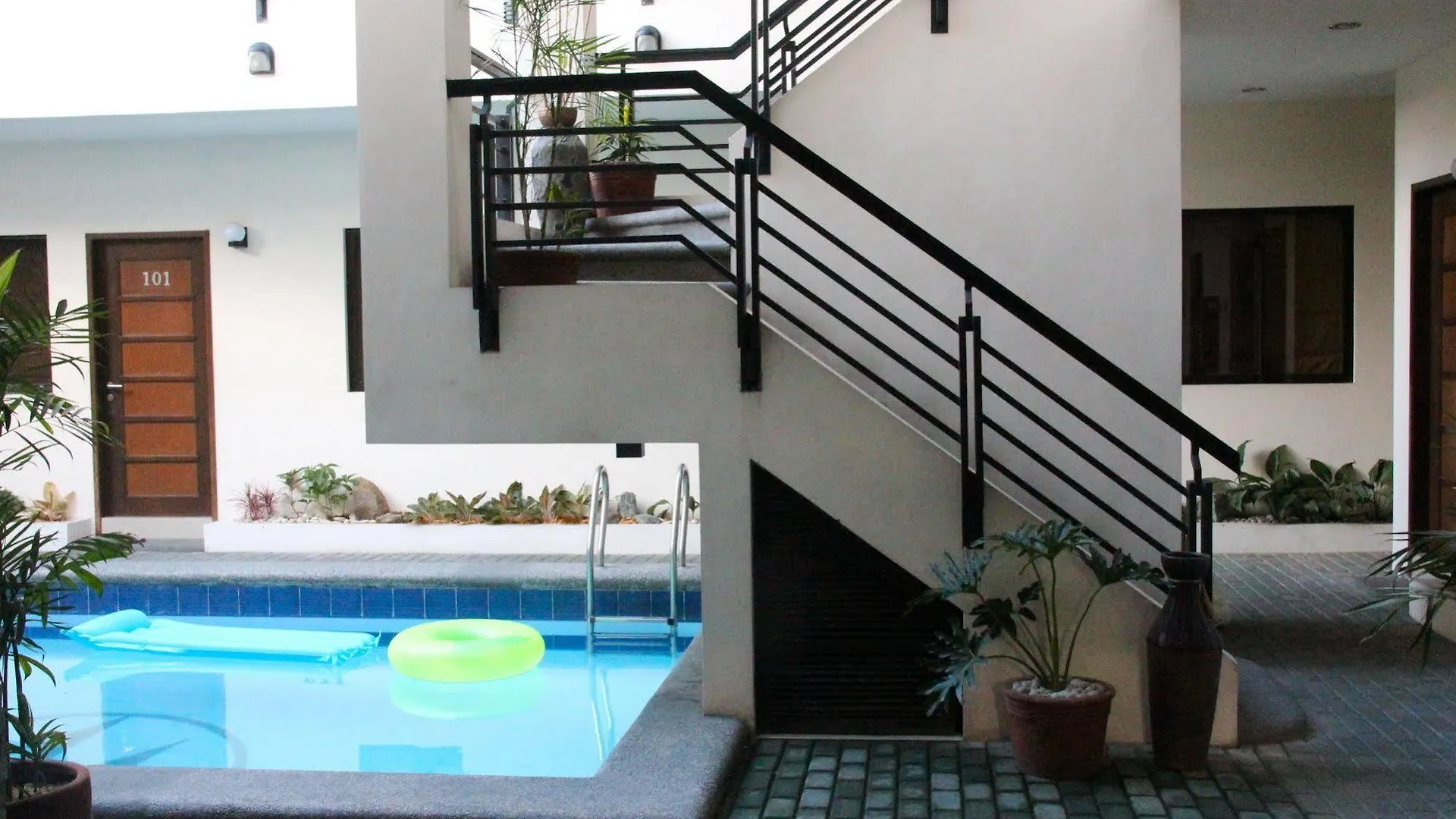 Elyseah Condotel Angeles 2*,  Filippinerna