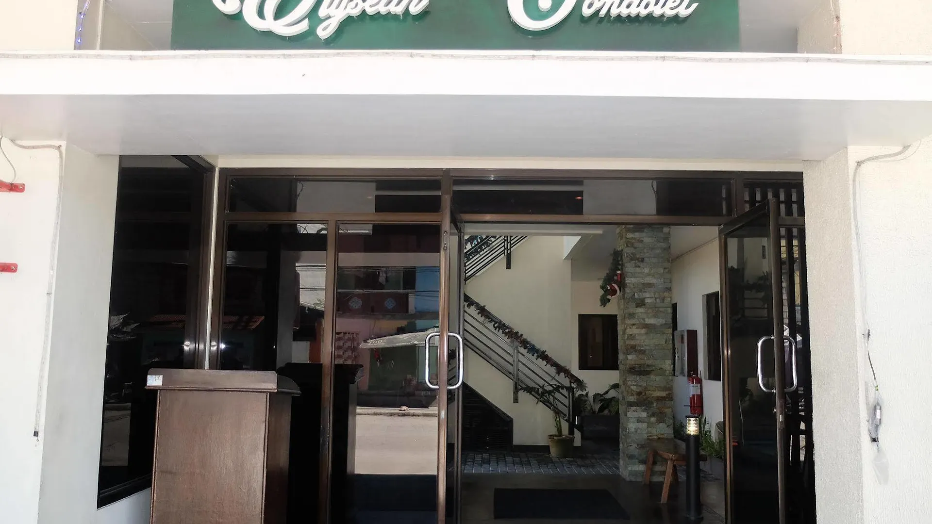Elyseah Condotel Angeles Hotell