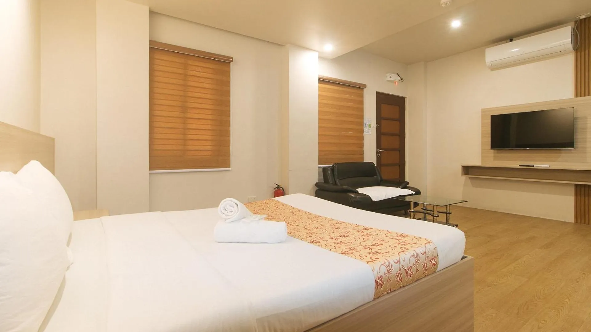 Elyseah Condotel Angeles 2*,  Filippinerna